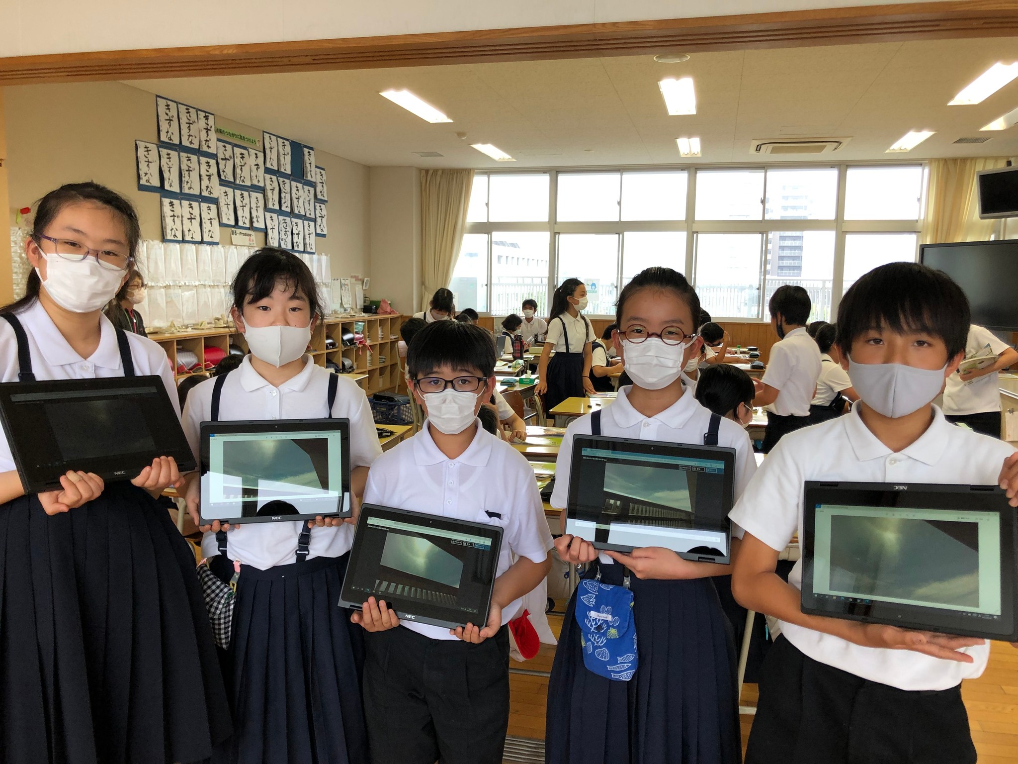 タブレット…子どもたち