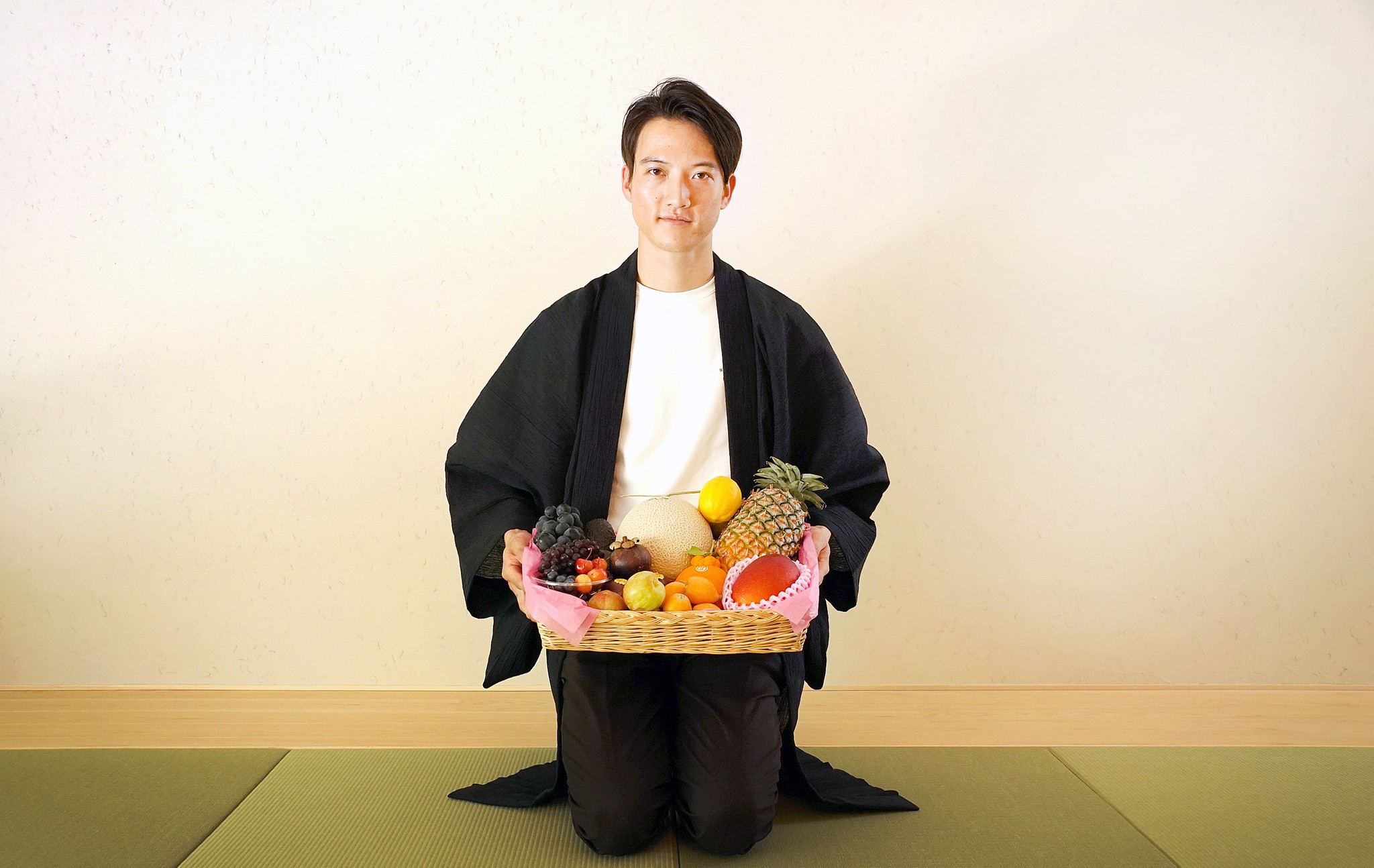 八百屋5代目はなぜ、ランウェイを歩くのか？　モデルと八百屋のパラレルな働き方が尖り続けたい生き方の答え