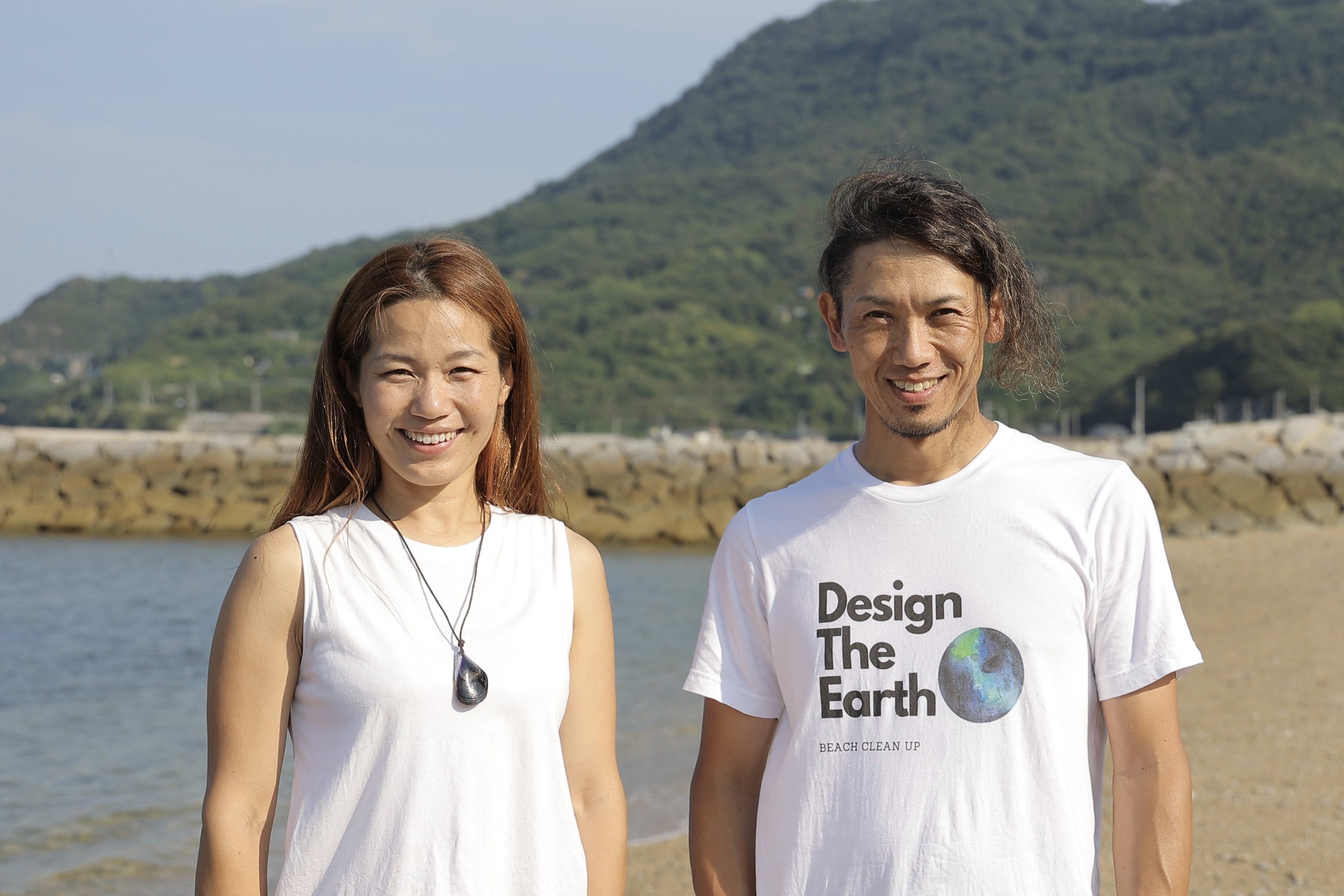 ブルーサンタに海ごみビンゴ!?　笑顔で終わるビーチクリーン活動の仕掛人