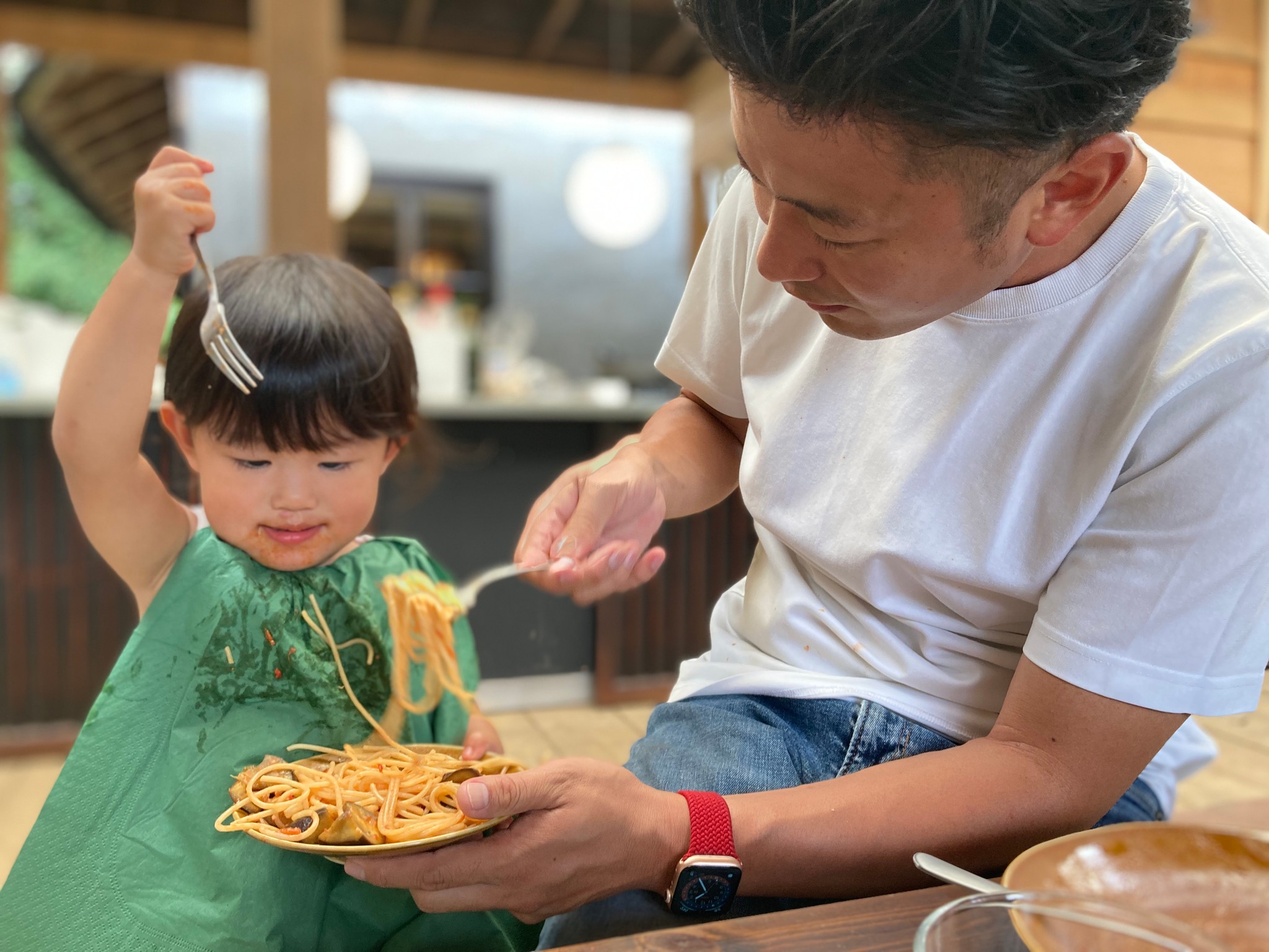 18時で仕事は強制終了　“育児疎開”した管理職、家事も育児も効率化目指す