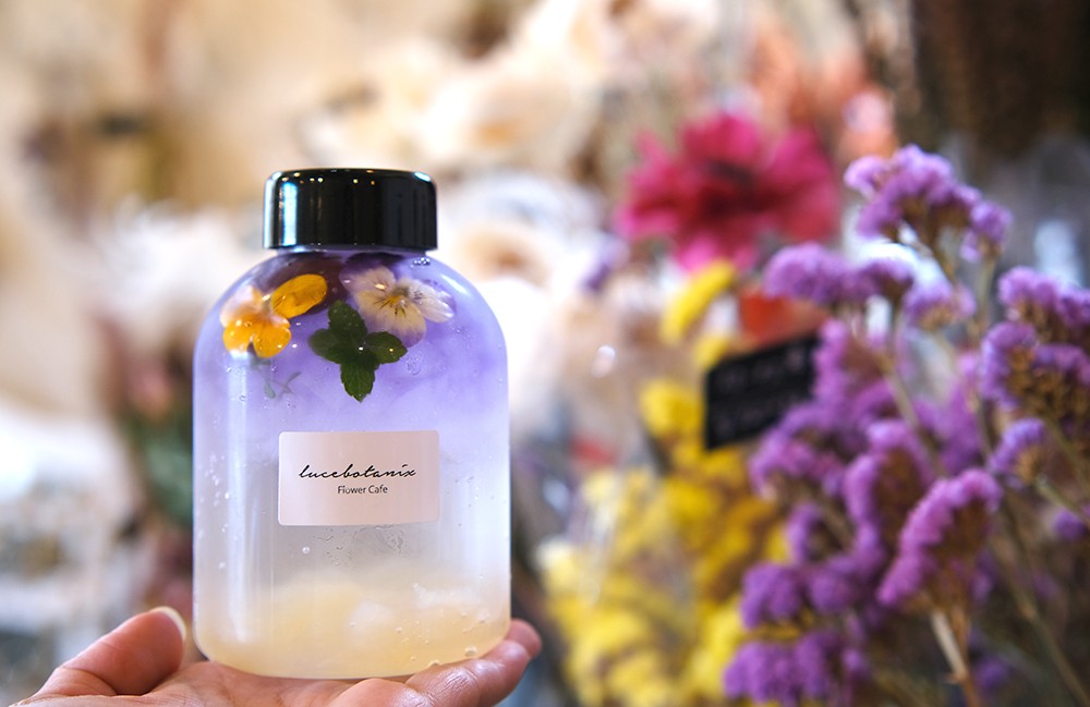 夕日に染まるドリンク、モチーフは“日本のウユニ塩湖”【SNS映えを追う】