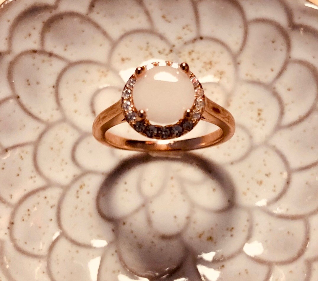 世界で一つの”母乳ジュエリー”つくる職人　数千人の母親の思いをカタチに