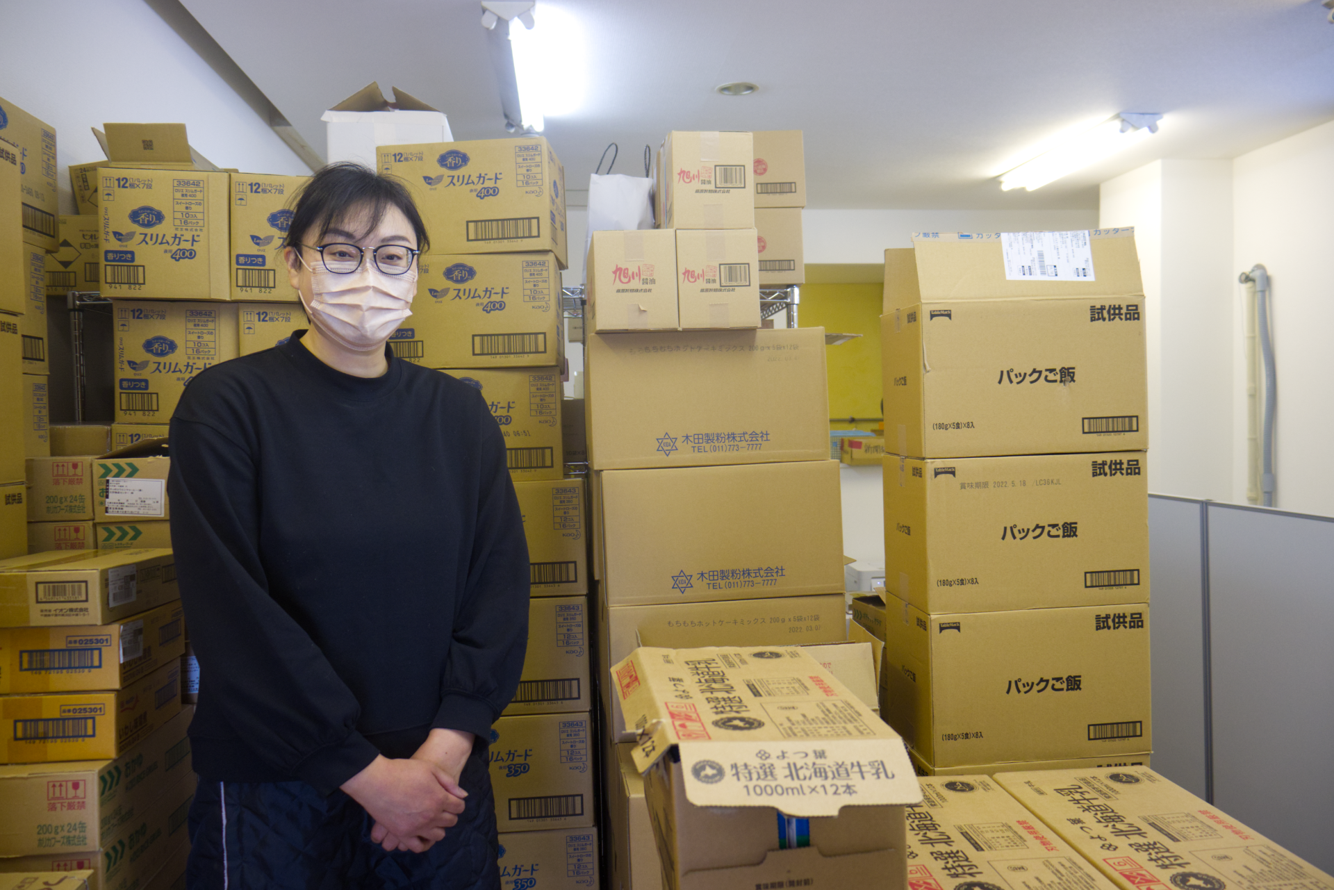 片岡さんと寄贈品