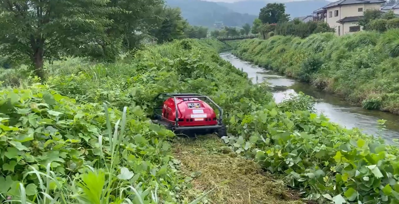 神刈くんすげぇ。300万円超の草刈り機に驚きの声「パワフルにも程がある」