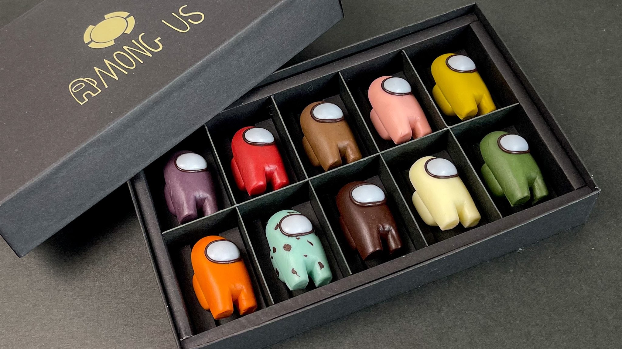 『樹脂粘土で、Among Us風チョコレートを作りました』（ネンドザイカーSNAILさんより提供）