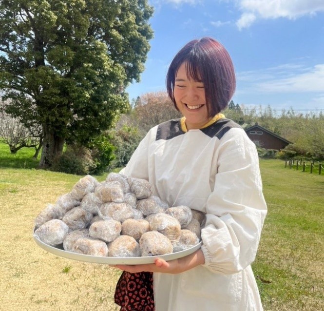 拒食症に苦しみ6年、体重23kgで死の危険も…今はおむすびで‟食べる喜び”を発信