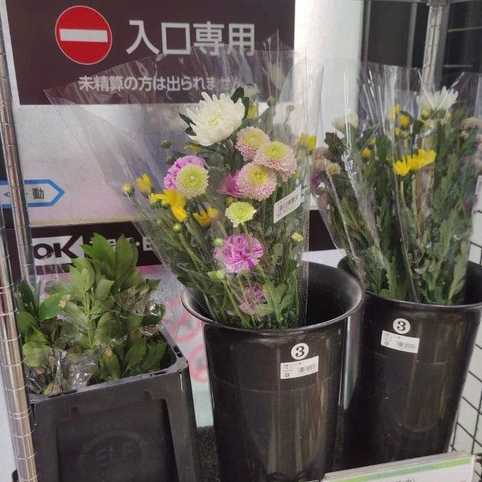 フランス人の彼が彼女に贈ったのは“仏花”！？→7年後、贈った花の意味を知り…「しかたない」「気持ちが大事」