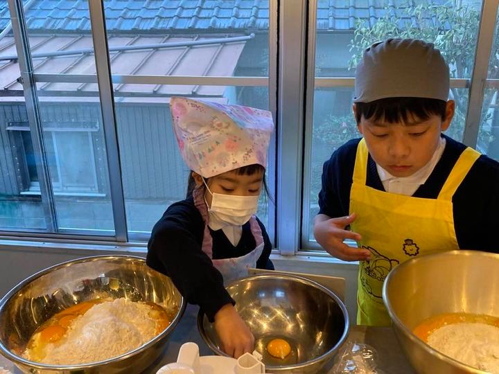 たこ焼き（卵割る）