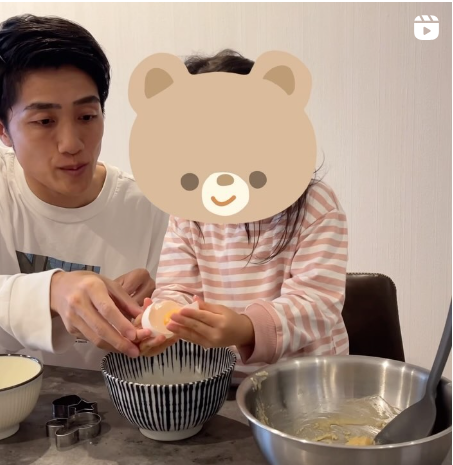 パパの楽しい離乳食に「どこからツッコんだらいいのやら」「パパ最高」の声　「夫婦で協力しながら」作るこだわりについて聞いた