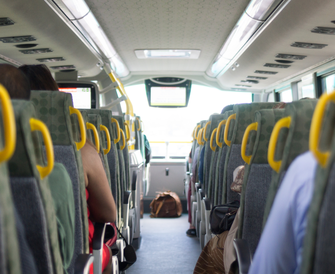 「お腹痛い…！」バスで突然泣き出す男の子と周囲に謝る父親　居合わせた乗客が取った行動にXでは「あたたかい話」「なかなか出来ることじゃない」の声