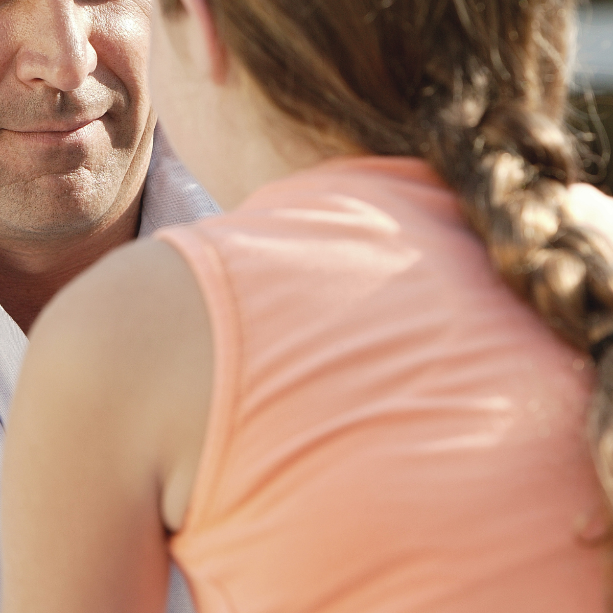 小2娘「パパ、ここに座って」父を正座させた直後…頭を下げた娘の”報告”に、父「かっこいい」